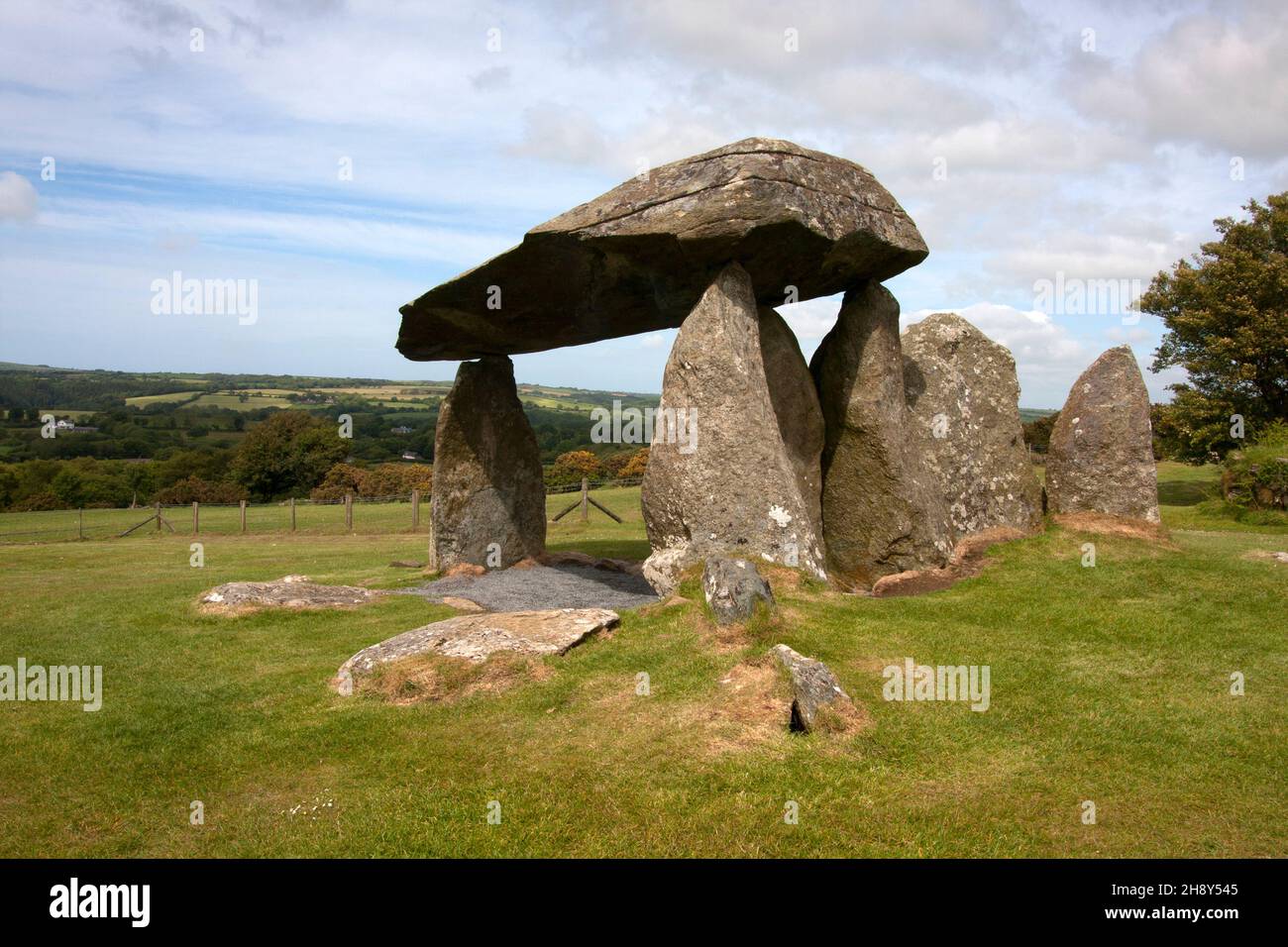Pentre Ifan burial chamber (Siambr Gladdu), Bronze-Age megalithic site dating from at least 4000 B.C, Nevern Pembrokeshire, Wales Stock Photo