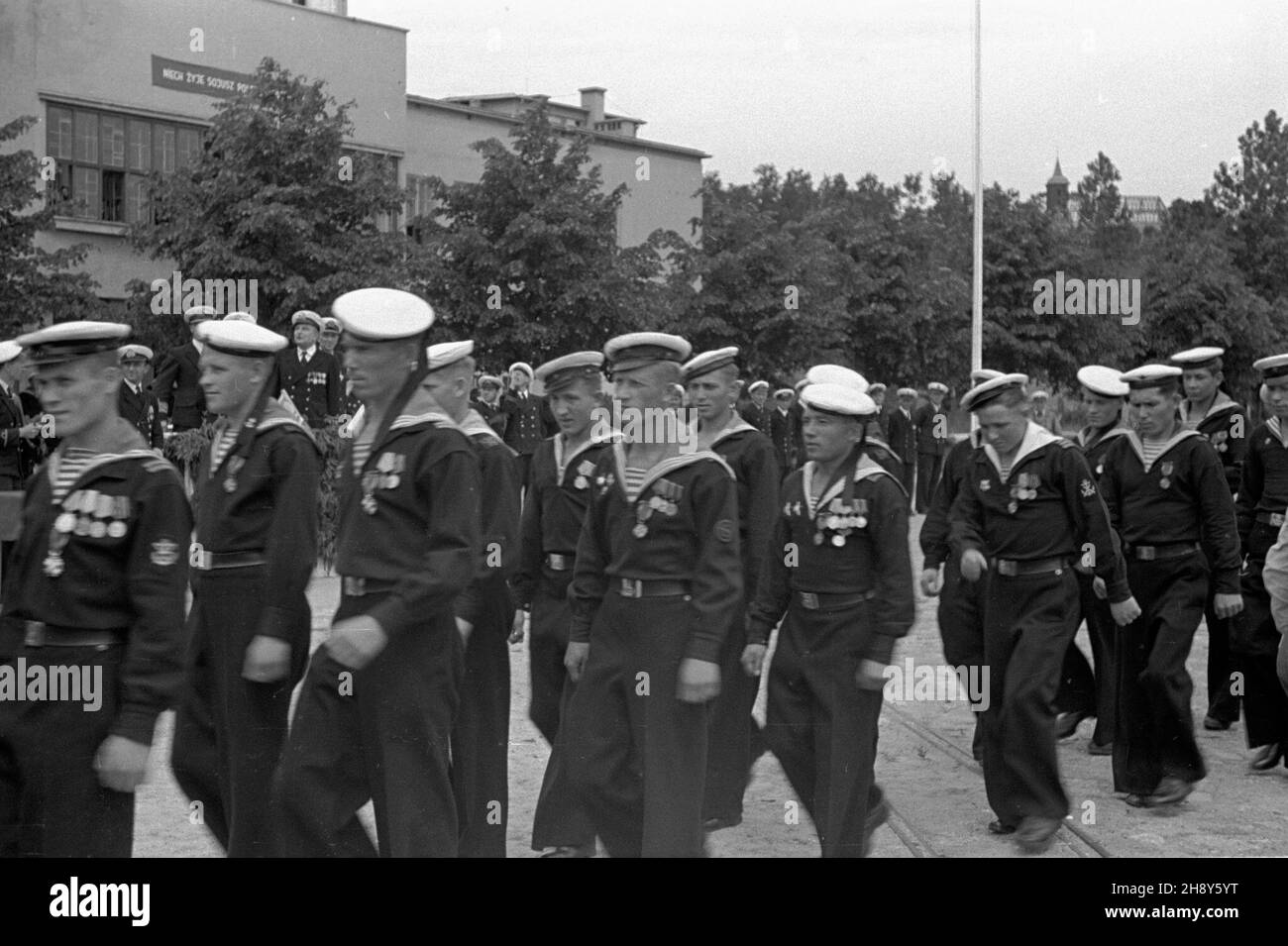 The sailors farewell hi-res stock photography and images - Alamy