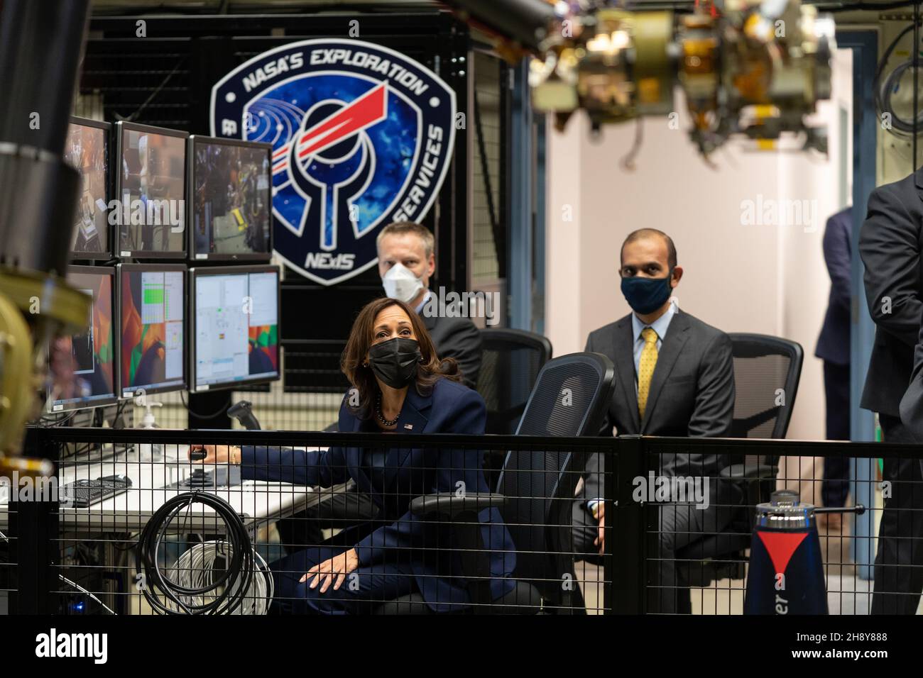 Greenbelt, United States of America. 05 November, 2021. U.S Vice President Kamala Harris, center, uses a controller to manipulate one of the robotic arms at the Robotic Operations Center inside Goddard Space Flight Center, November 5, 2021 in Greenbelt, Maryland.  Credit: Taylor Mickal/NASA/Alamy Live News Stock Photo