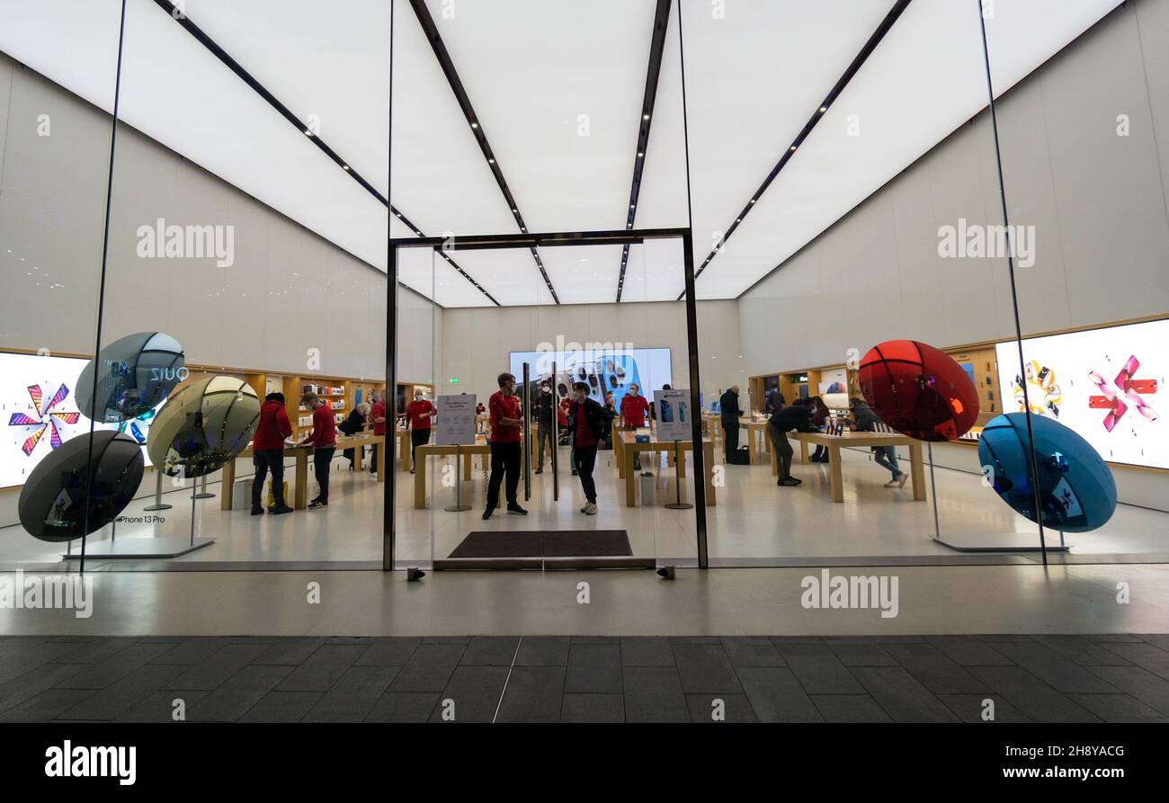The Apple Store in Liverpool ONE Shopping Centre Stock Photo