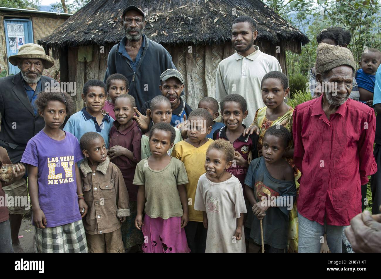 Papua New Guinea; Goroka; The Catholic Missionary Station of Namta (Mefenga) A group of Papuans against the backdrop of huts; 一群以小屋為背景的巴布亞人; Papuasi Stock Photo