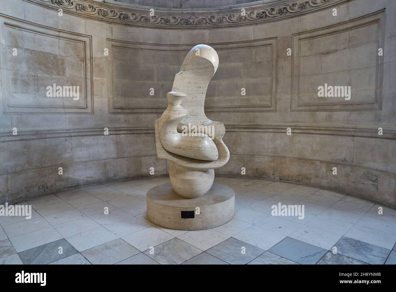 mother and child sculpture by Henry Moore st pauls Stock Photo