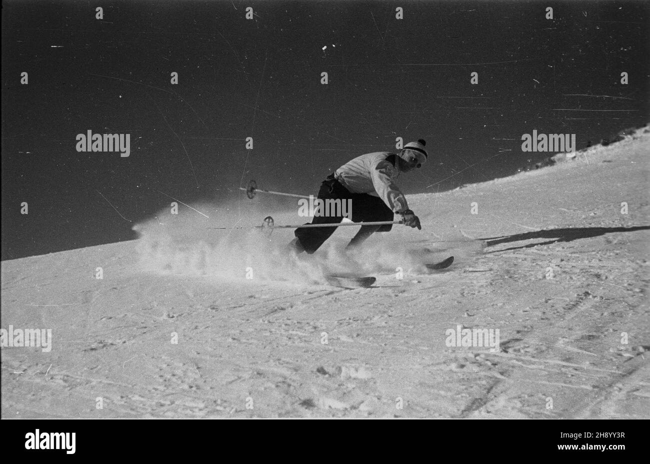 Zakopane, 1947. Narciarz w Tatrach. bb/gr  PAP/Stanis³aw D¹browiecki      Zakopane, 1947. A skier in the Tatra Mountains.  bb/gr  PAP/Stanis³aw D¹browiecki Stock Photo