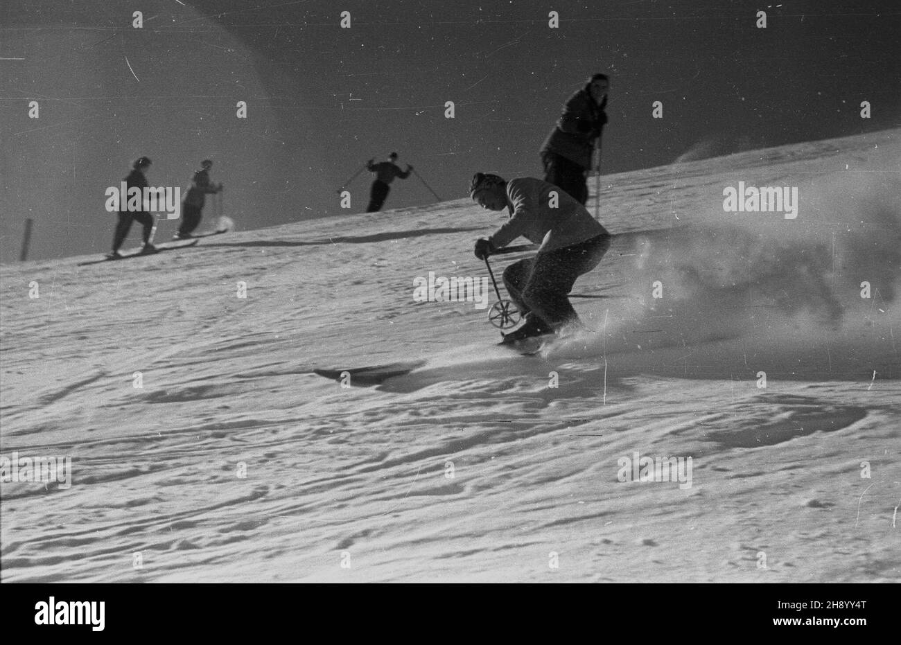 Zakopane, 1947. Narciarz w Tatrach. bb/gr  PAP/Stanis³aw D¹browiecki      Zakopane, 1947. A skier in the Tatra Mountains.  bb/gr  PAP/Stanis³aw D¹browiecki Stock Photo