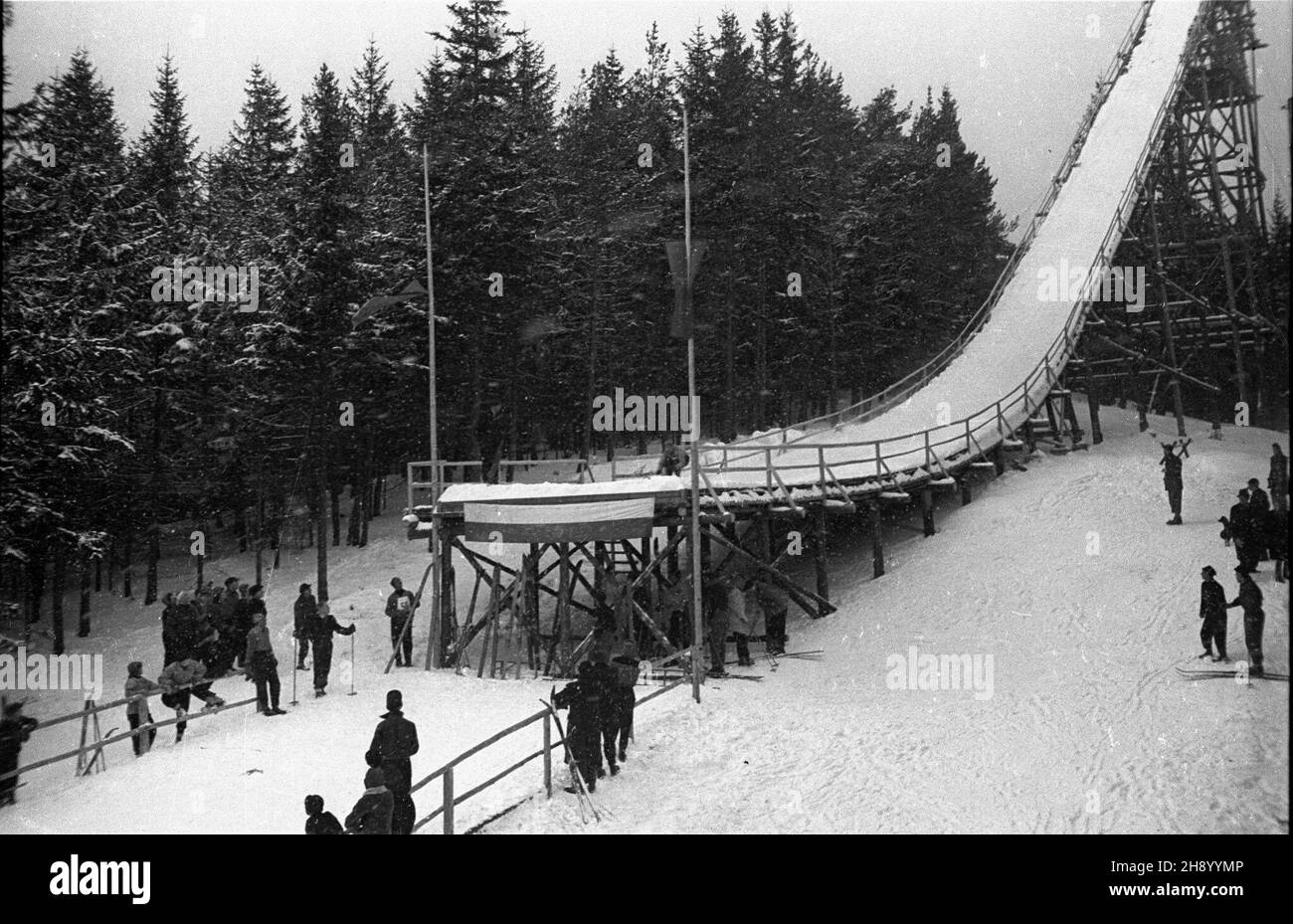 Karpacz (Orlinek), 1947-01-01. Inauguracja skoczni narciarskiej.  bb/gr  PAP/Komorowski      Karpacz (Orlinek), January 1, 1947. Ski jump opening.  bb/gr  PAP/Komorowski Stock Photo