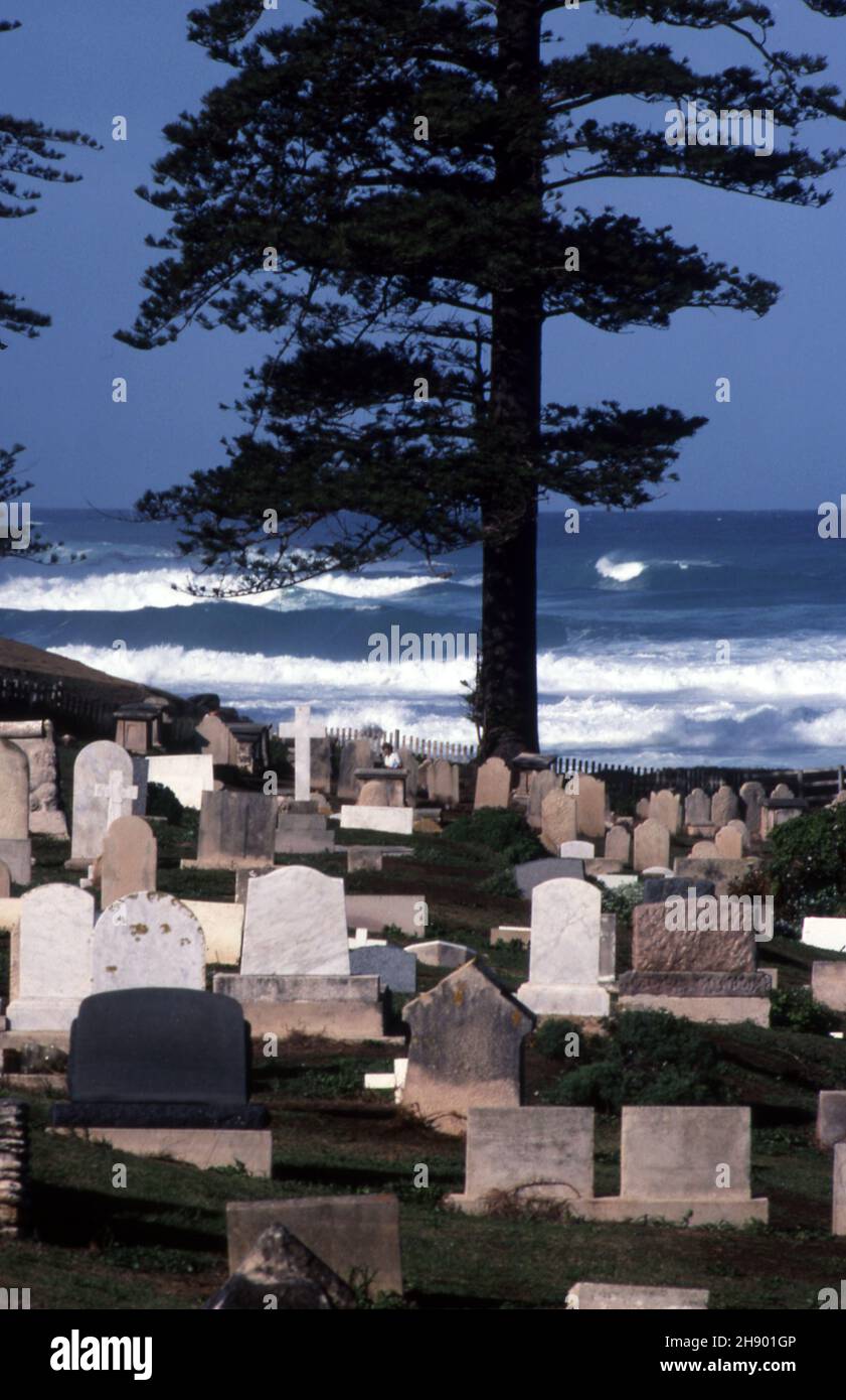 VIEW OVER OLD CEMETERY TO THE SOUTH PACIFIC OCEAN, NORFOLK ISLAND, NEW SOUTH WALES, AUSTRALIA. Stock Photo