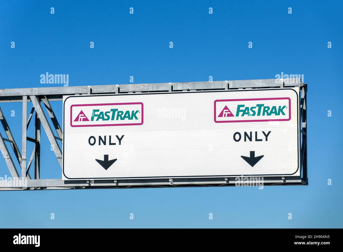 FasTrak Only express lane road sign. FasTrak is an electronic toll collection ETC system on toll roads, bridges, and high-occupancy toll lanes in Cali Stock Photo