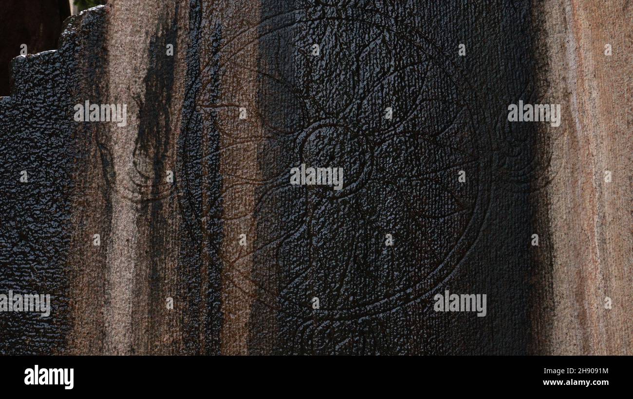 Circular stone monument hi-res stock photography and images - Alamy
