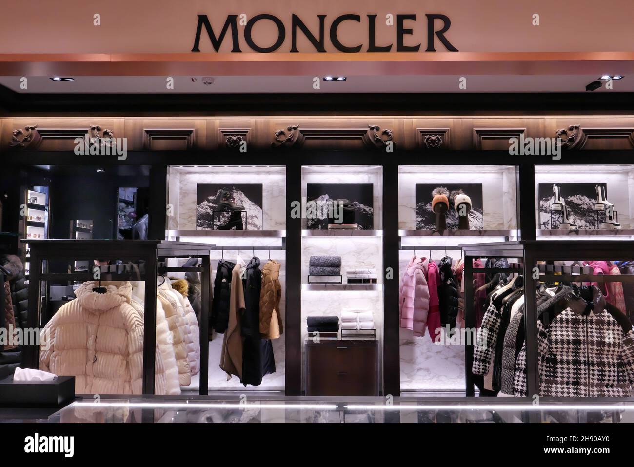Moncler Shop High Resolution Stock Photography and Images - Alamy