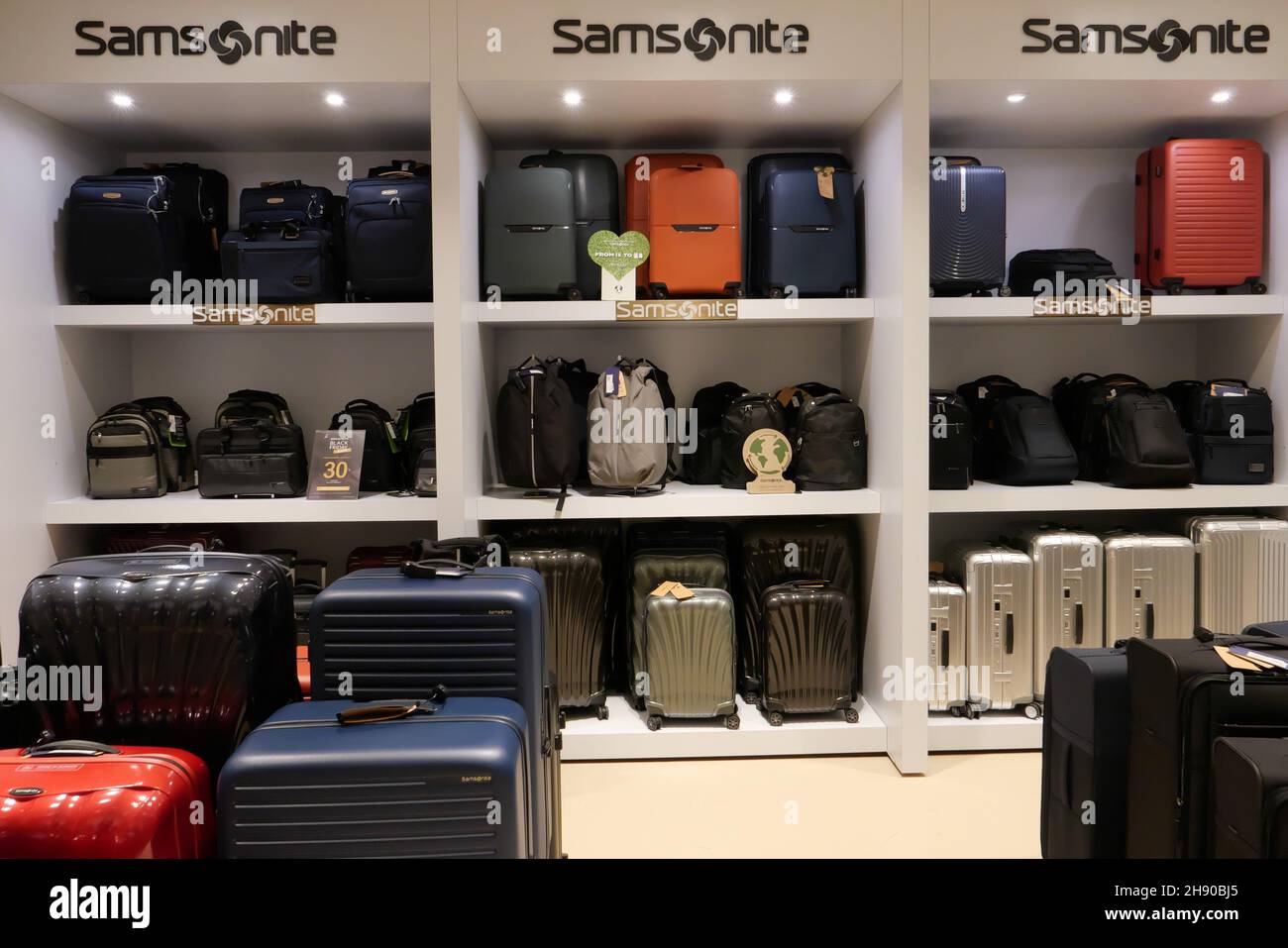 Samsonite suitcases hi-res stock photography and images - Alamy