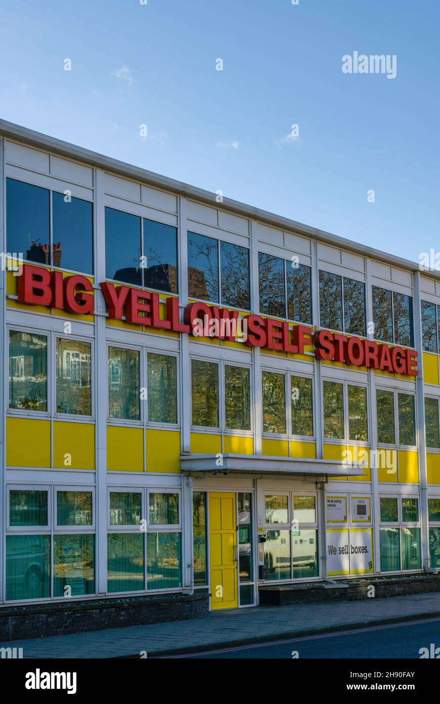 Storing furniture hires stock photography and images Alamy