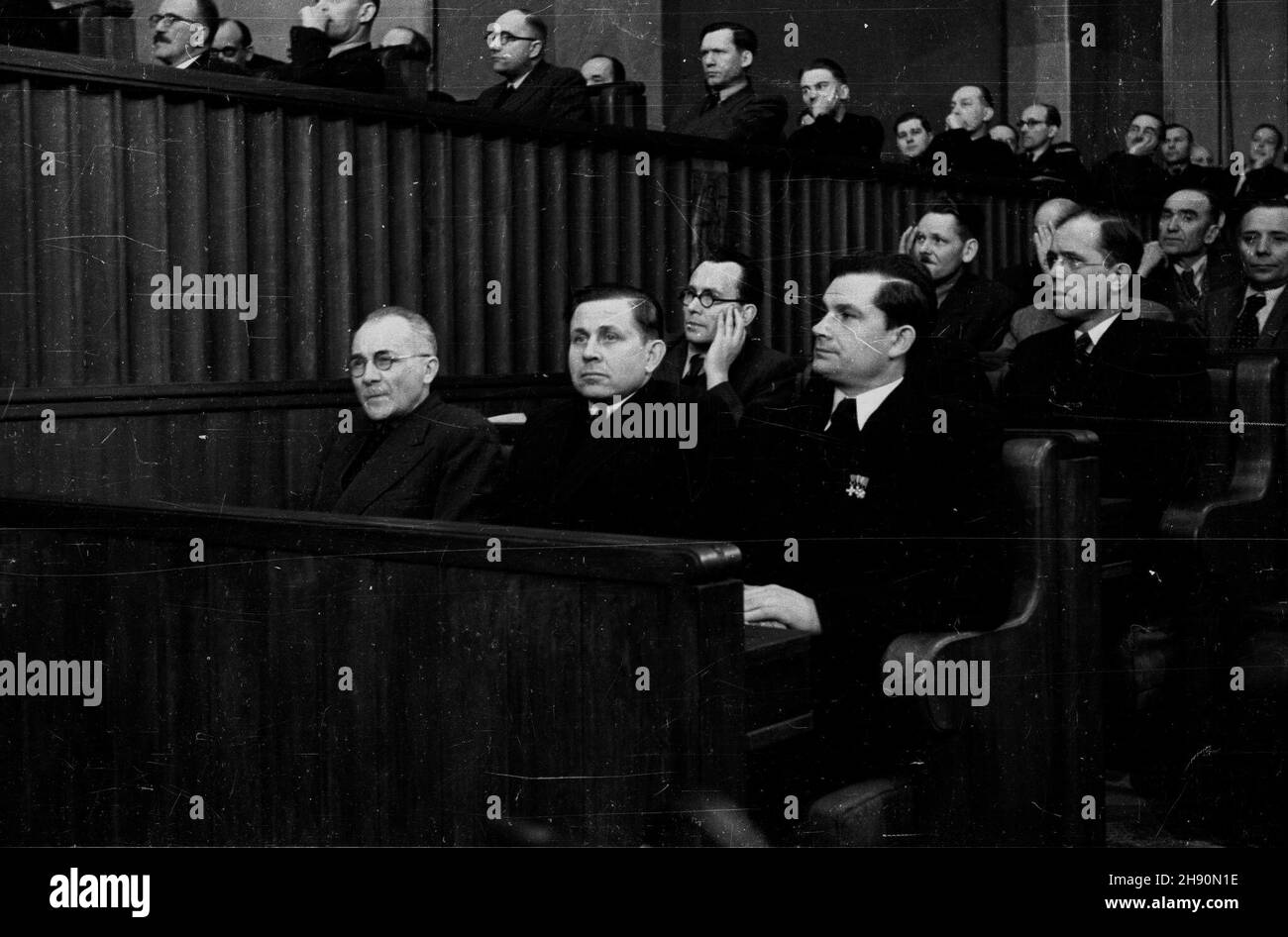 Warszawa, 1947-02-05. Pierwsze posiedzenie Sejmu Ustawodawczego. Nz. ³awy poselskie. Widoczni m.in. Kazimierz Witaszewski (2P w drugim rzêdzie), Hilary Che³chowski (1L w trzecim rzêdzie) wb  PAP      Warsaw, Feb. 5, 1947. The 1st sitting of the Legislative Sejm. Pictured: deputies' benches. On the picture Kazimierz Witaszewski (2nd from right in the 2nd row), Hilary Chelchowski (1st from left in the 3rd row).  wb  PAP Stock Photo
