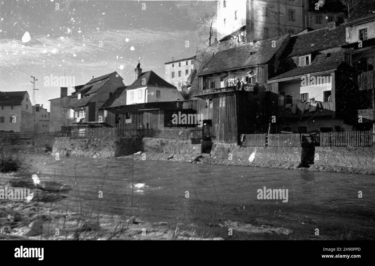 Bystrzyca K³odzka, 1947-03. Widok ogólny od strony Nysy K³odzkiej. bb/gr  PAP      Bystrzyca Klodzka, March 1947. City view from the Nysa Klodzka River side.  bb/gr  PAP Stock Photo