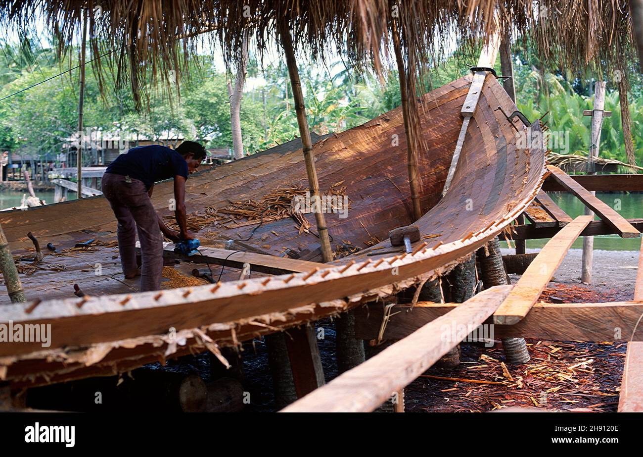 Tana Toraja, artisanal construction of a boat with teak wood (using only wood). Sulawesi, Indonesia. Stock Photo
