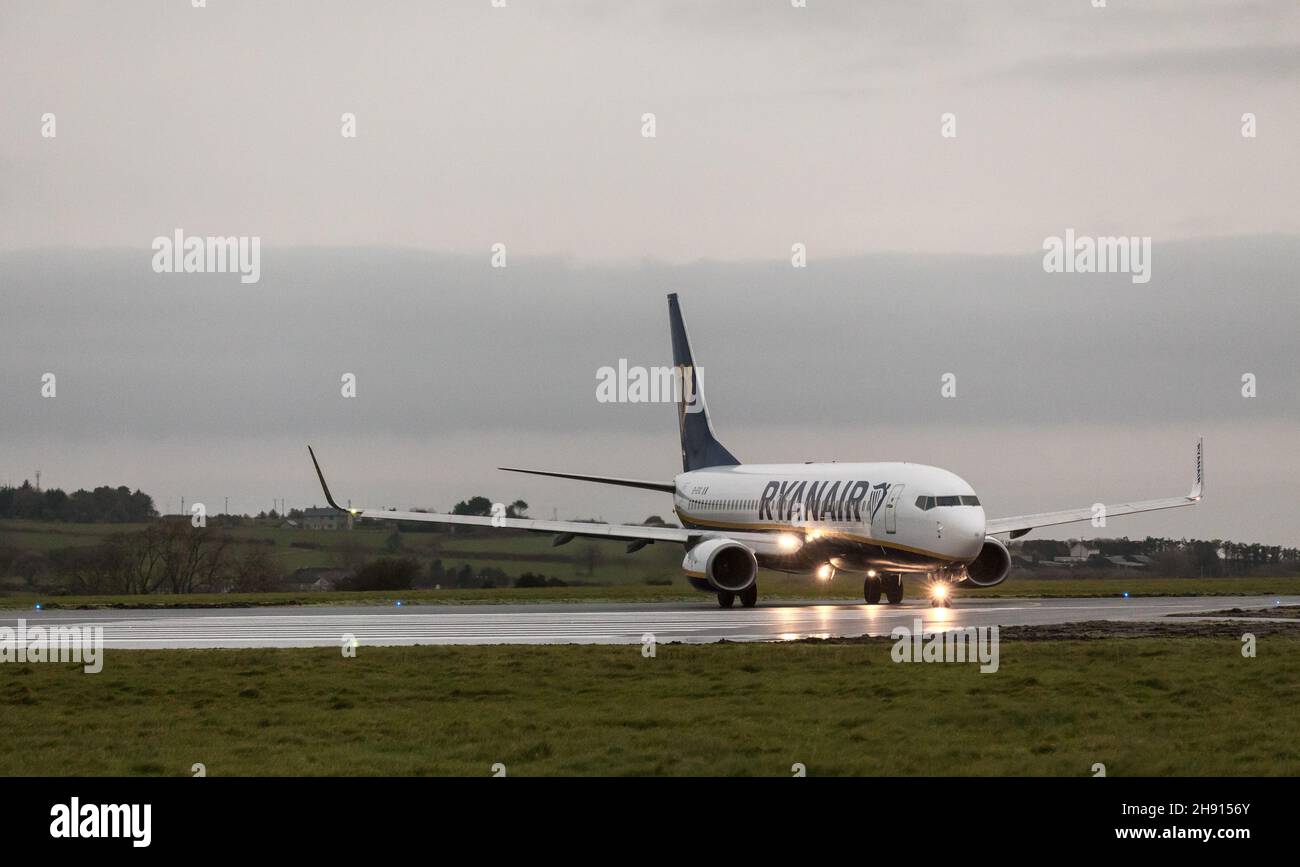 Cork Airport, Cork, Ireland. 03rd December, 2021.  In an effort to halt the further spread of the Omicron variant of Coronavirus all arrivals into Ireland will be required to present a negative result of the Coronavirus upon their arrival.  Picture shows Ryanair flight from London Stansted taxxiing after landing at Cork Airport, Ireland. - Credit; David Creedon / Alamy Live News Stock Photo