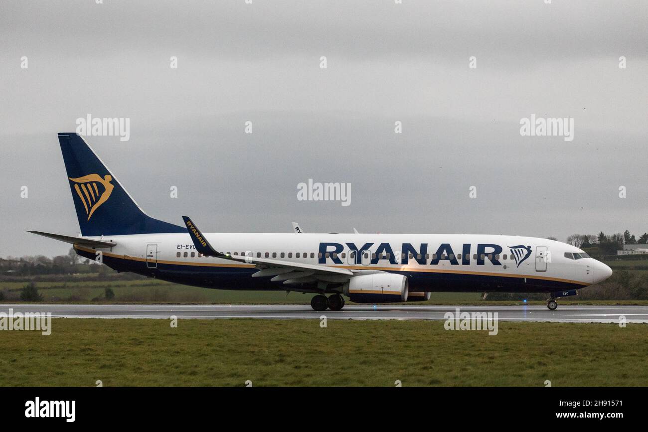 Cork Airport, Cork, Ireland. 03rd December, 2021.  In an effort to halt the further spread of the Omicron variant of Coronavirus all arrivals into Ireland will be required to present a negative result of the Coronavirus upon their arrival.  Picture shows Ryanair flight from London Stansted taxxiing after landing at Cork Airport, Ireland. - Credit; David Creedon / Alamy Live News Stock Photo