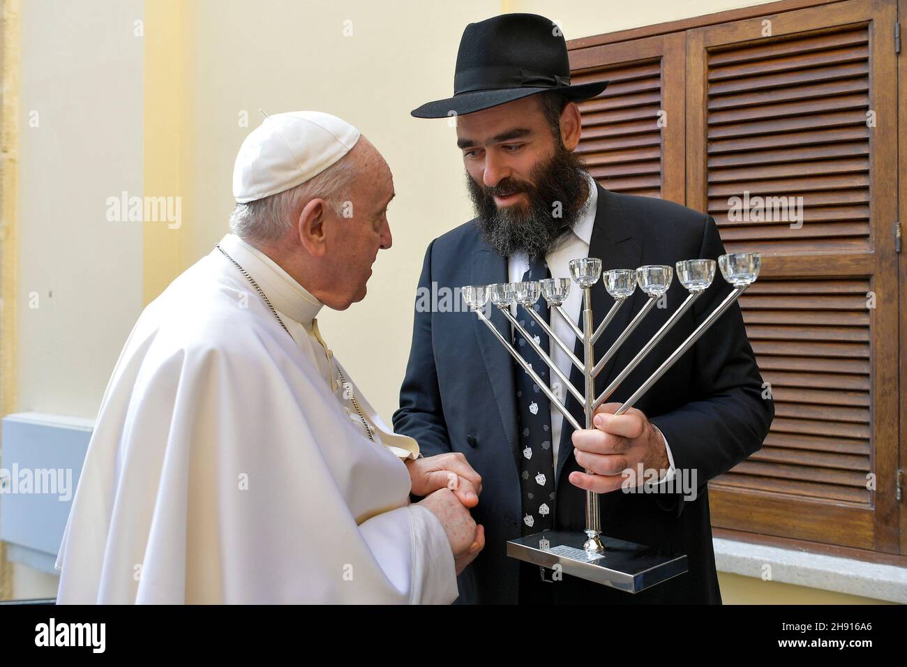 Strovolos, Greece. 03rd Dec, 2021. Greece, Strovolos, 21/12/03. Pope Francis meets the Chief Rabbi of Cyprus during his journey to Cyprus and Greece. Photo by VATICAN MEDIA /CATHOLICPRESSPHOTO RESTRICTED TO EDITORIAL USE - NO MARKETING -NO ADVERTISING CAMPAIGNS. Credit: Independent Photo Agency/Alamy Live News Stock Photo