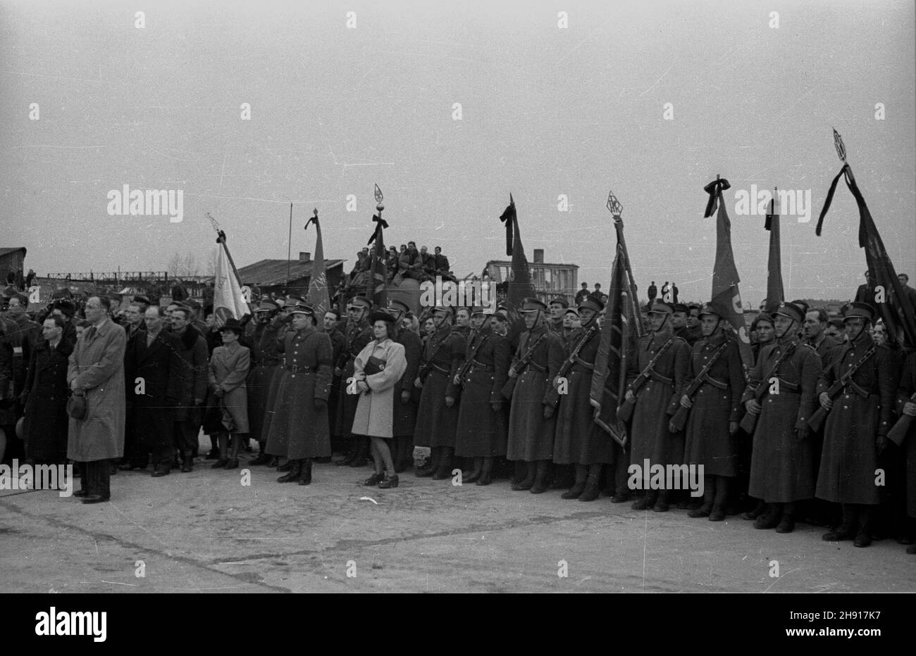 Dowódca Armii Polskiej Utworzonej Na Terytorium Zsrr Warszawa, 1947-03-29. Okêcie, lotnisko. Sprowadzenie cia³a genera³a