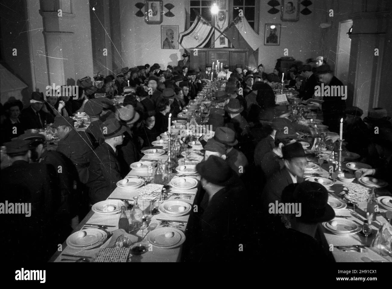 Polska, 1947-04-04. Œwiêto Pesach. Wieczór sederowy.  msa  PAP      Poland, April 4, 1947. Pesach (Passover) Holiday. The Seder evening.   msa  PAP Stock Photo