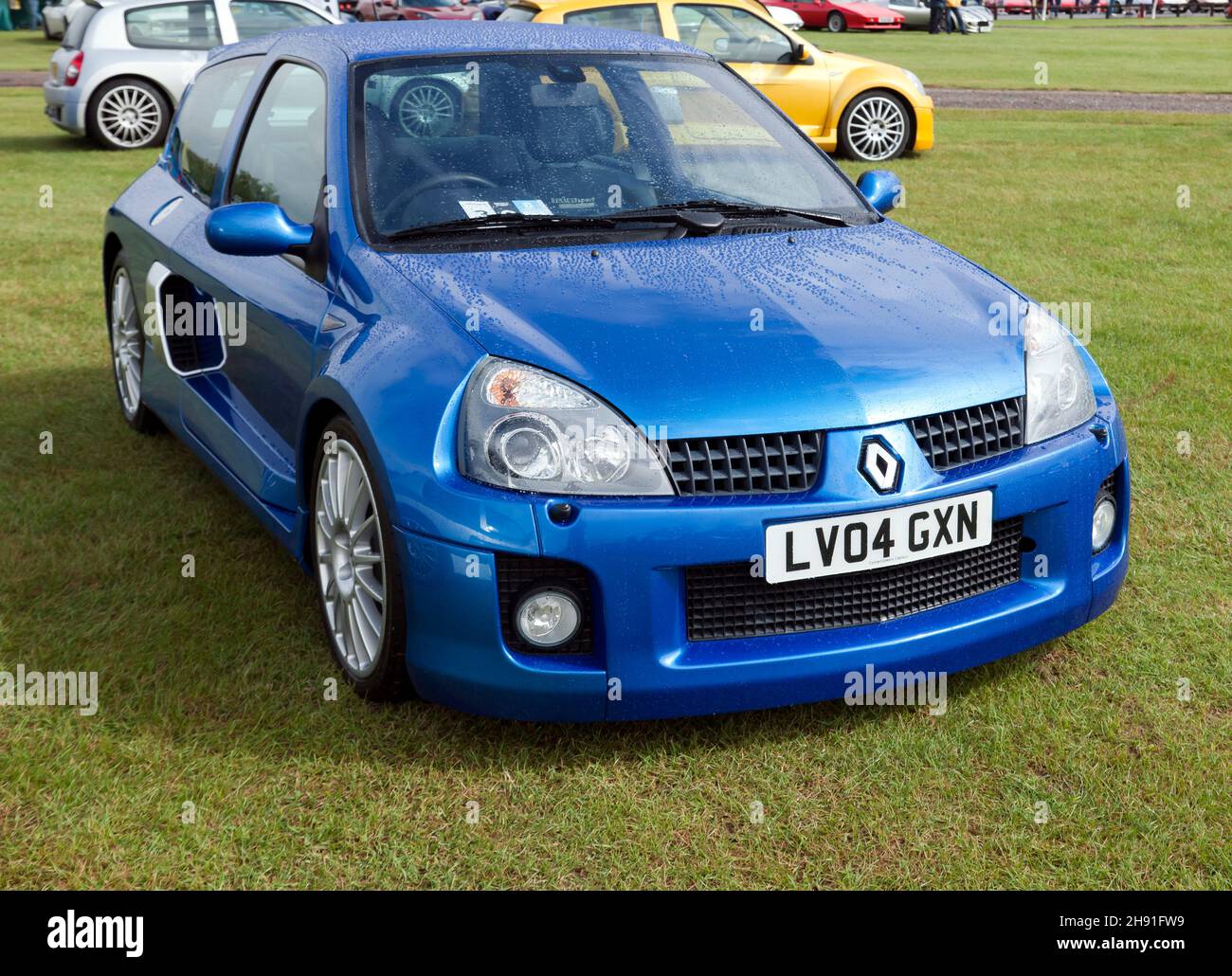 Threequarters front view Blue, 2004, Clio V6 Renault Sport, on display