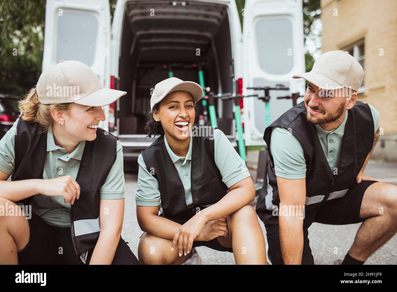 Female coworkers laughing hi-res stock photography and images - Alamy
