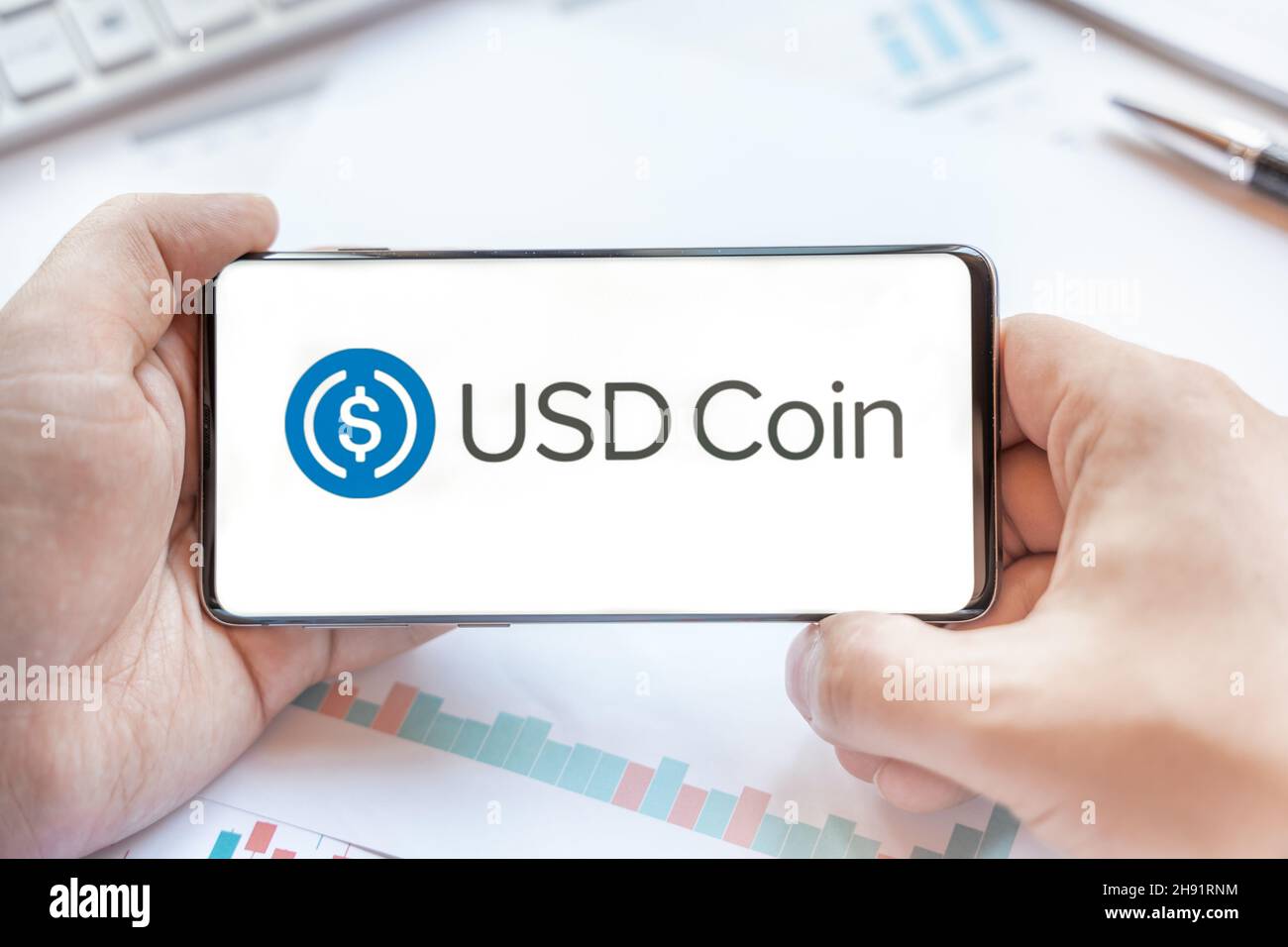 Logo of stablecoin USD coin in tablet. Cryptocurrency stable coin, token. Trading blockchain platform to buy,sell on decentralized exchange DEX,DEFI. Stock Photo