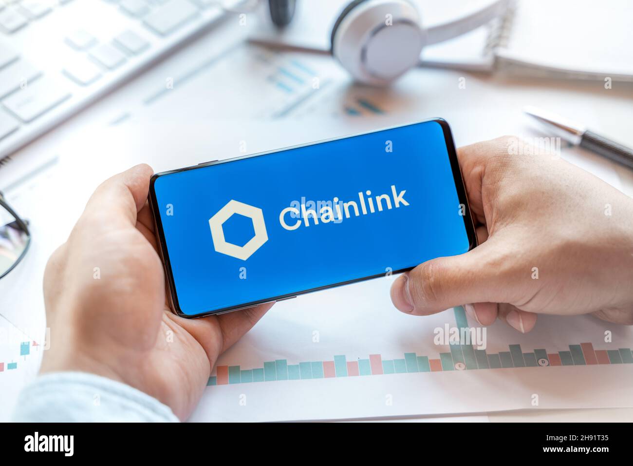 Chainlink coin hi-res stock photography and images - Alamy