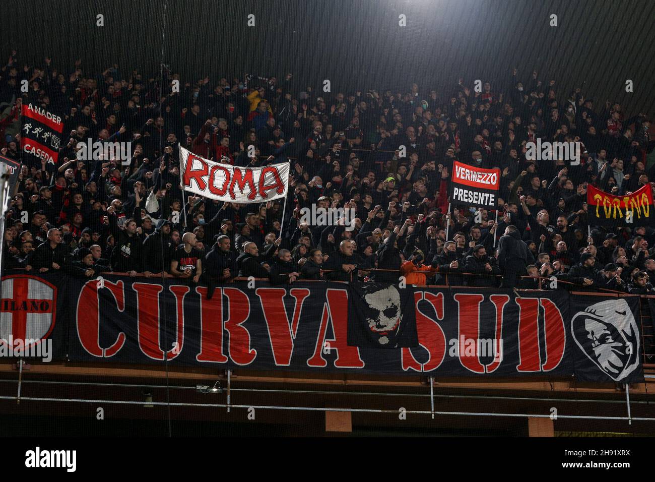 Curva sud hi-res stock photography and images - Alamy, image size:1300x956