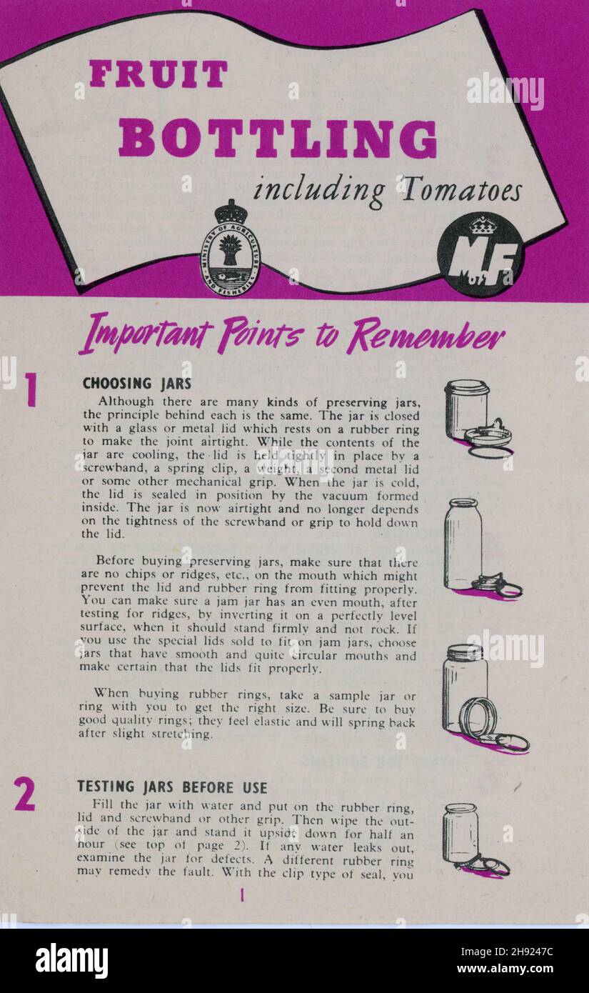 Original 1940s UK Minsitry of Food information leaflet No.9 : 'Fuit Bottling including tomatoes'.  1939-1945 wartime edition. Advice for civilians how to make the best of their rations. Rationing in the UK only ceased in 1954. Stock Photo