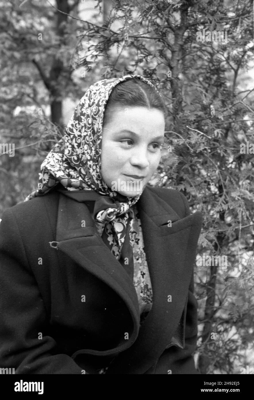 Polska, 1947-05. Portret kobiety. Dok³adny dzieñ wydarzenia nieustalony.  bk  PAP      Poland, May 1947. The portrait of a woman.   bk  PAP Stock Photo