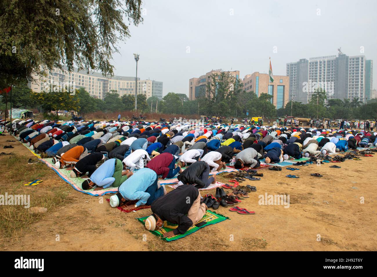 Indian Muslims perform Friday prayers in an open Ground at the designated place in Gurgaon.Officially designated open area is allotted for offering Friday prayers. (Photo by Pradeep Gaur / SOPA Images/Sipa USA) Stock Photo