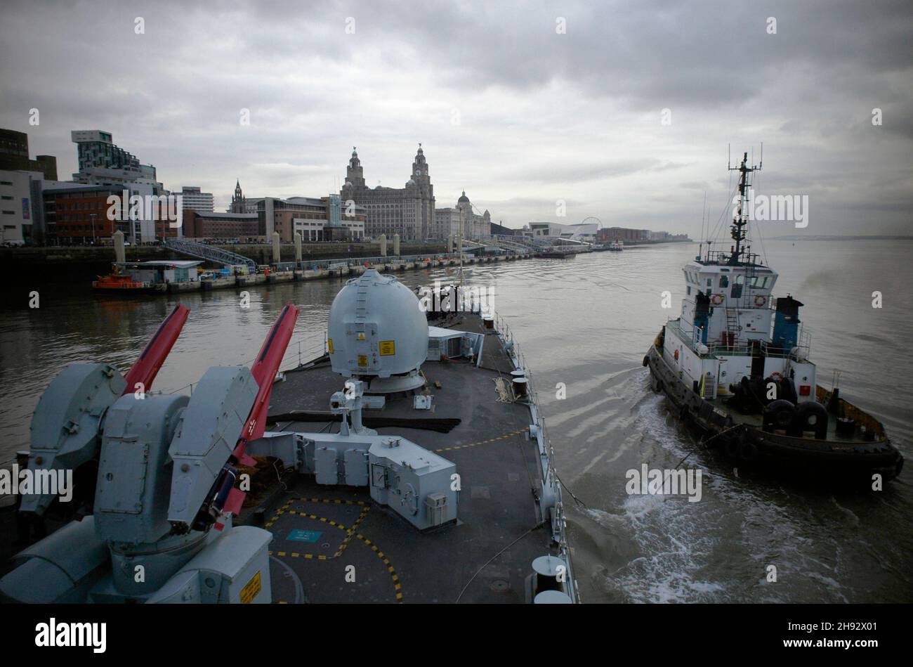 AJAXNETPHOTO. 29 FEB, 2012. LIVERPOOL, ENGLAND. - HMS LIVERPOOL. GLASGOW TO LIVERPOOL PASSAGE - TYPE 45 DESTROYER ENTERS MERSEY RIVER ON ROUTE TO CRUISE TERMINAL. PHOTO: JONATHAN EASTLAND/AJAX REF: R122902 2213 Stock Photo