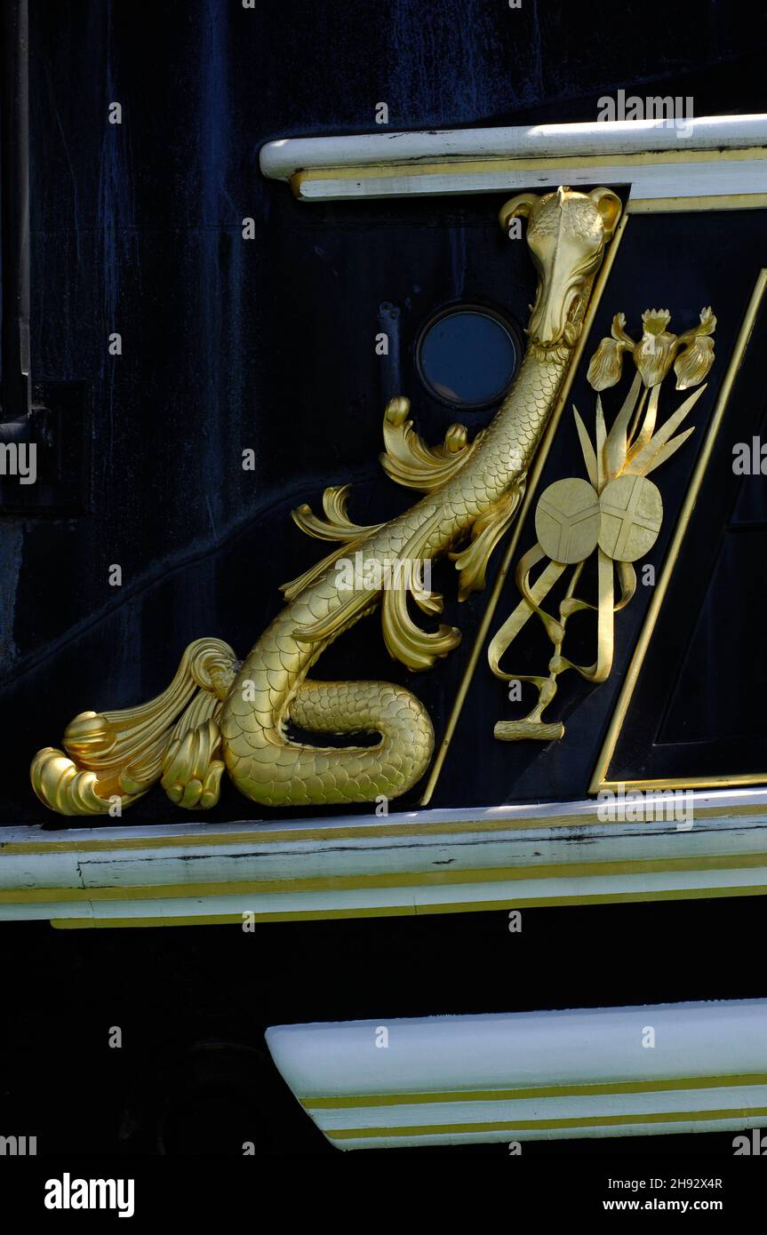 AJAXNETPHOTO. 4TH JUNE, 2015. PORTSMOUTH, ENGLAND. - HMS WARRIOR 1860 - FIRST AND LAST IRONCLAD WARSHIP OPEN TO THE PUBLIC. DETAIL OF DECORATIVE WOODCARVING ON AFT PORT QUARTER. PHOTO:JONATHAN EASTLAND/AJAX REF:D150406_5288 Stock Photo