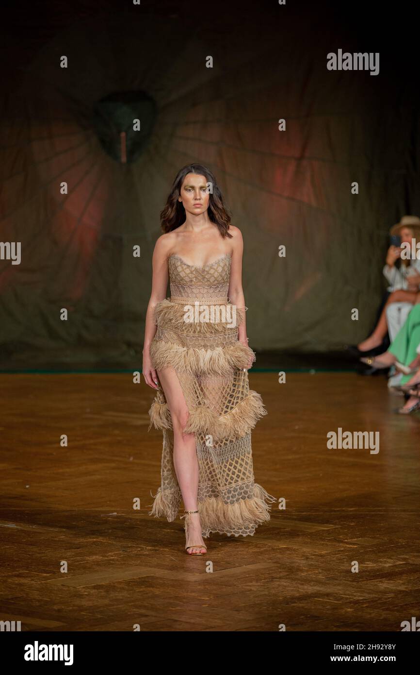 Fashion show runway london hi-res stock photography and images - Alamy