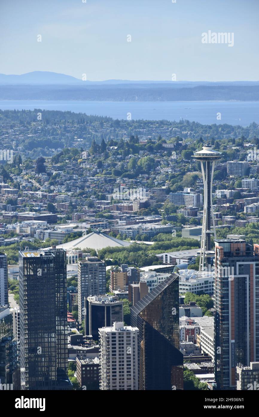 View of Seattle and its surrounding areas from the Observation Deck ...