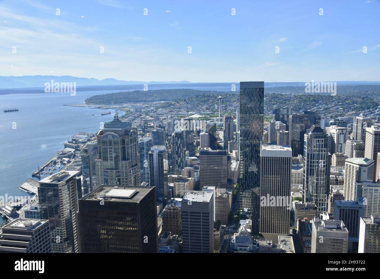View of Seattle and its surrounding areas from the Observation Deck ...