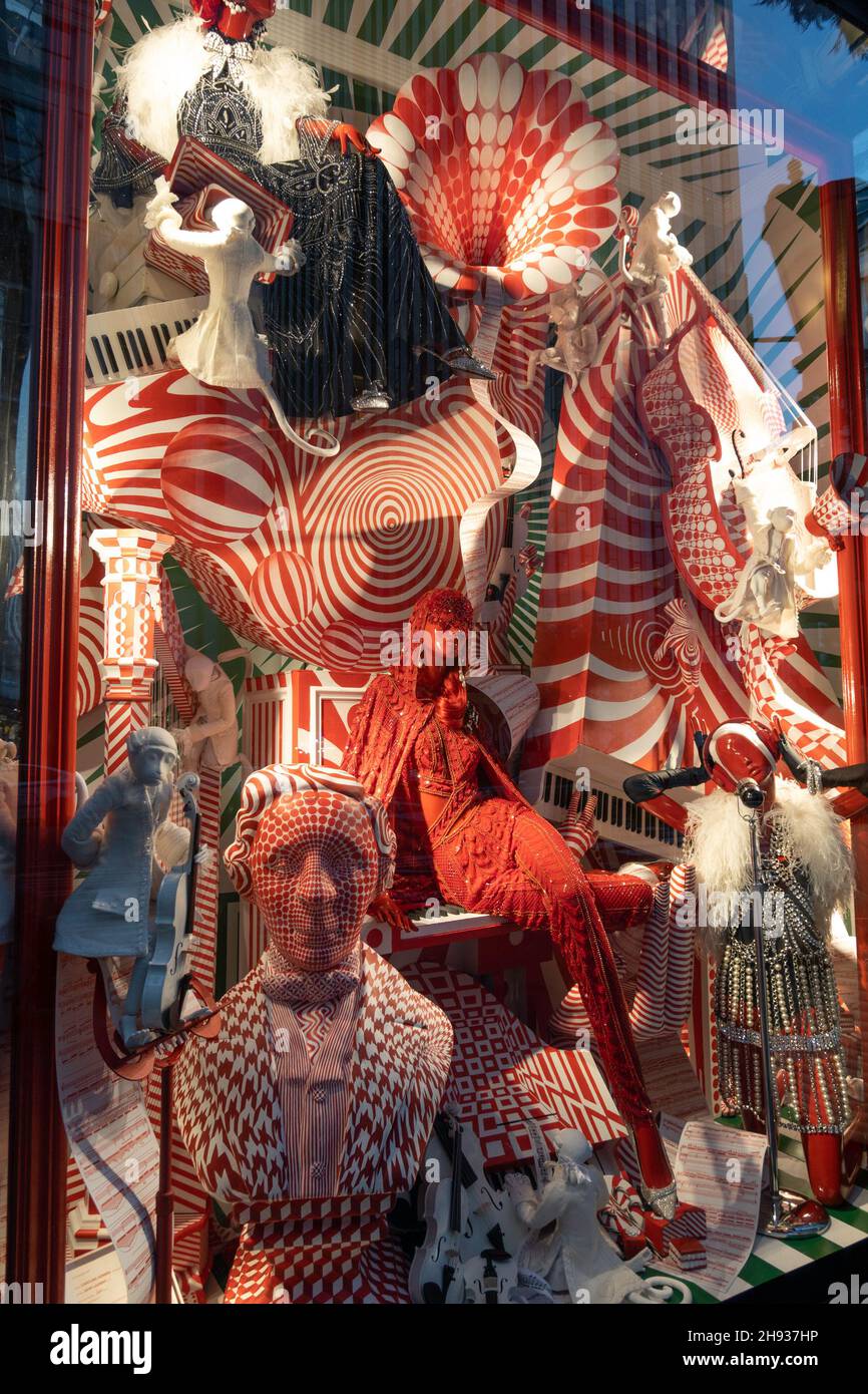 Bergdorf Goodman Holiday Window Display, NYC 2021 Stock Photo Alamy