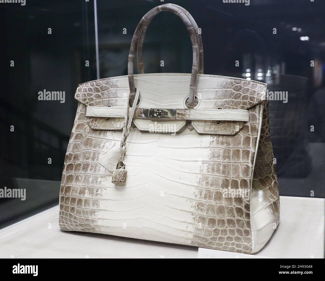 135 Distressed Hermes Birkin Bag Stock Photos, High-Res Pictures, and  Images - Getty Images
