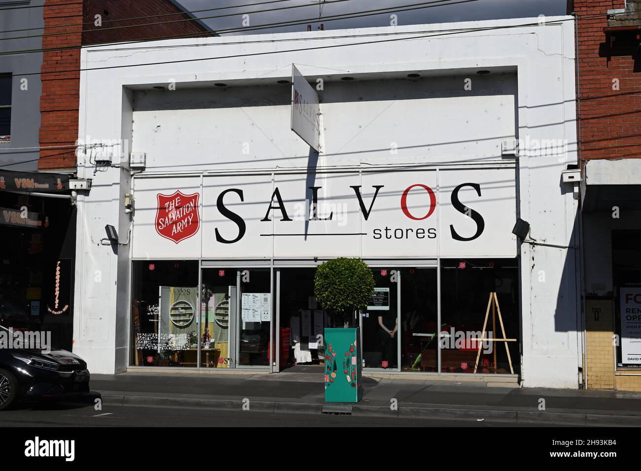 Open Salvos Store, run by the Salvation Army, on Glenferrie Rd during the Christmas shopping season Stock Photo