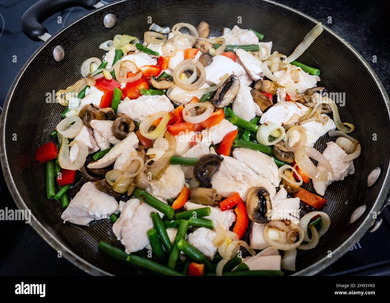 chicken stir fry in a large frying pan Stock Photo - Alamy