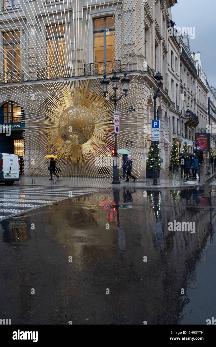 Place vendome. View of the facade of Louis Vuitton with lots of mirrors  reflecting the buildings around Stock Photo - Alamy