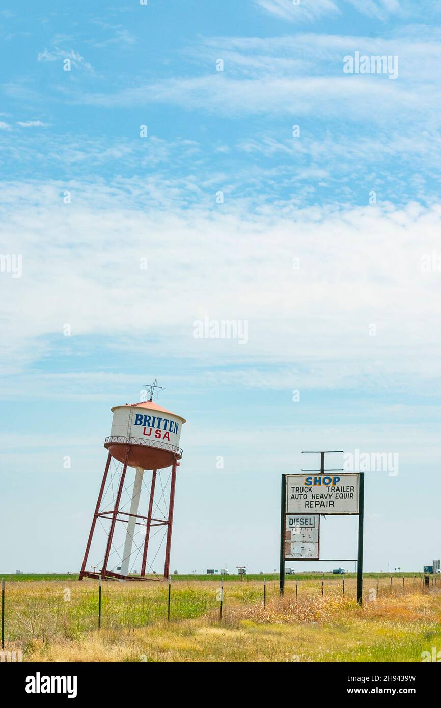The leaning water tower on route 66 hires stock photography and images