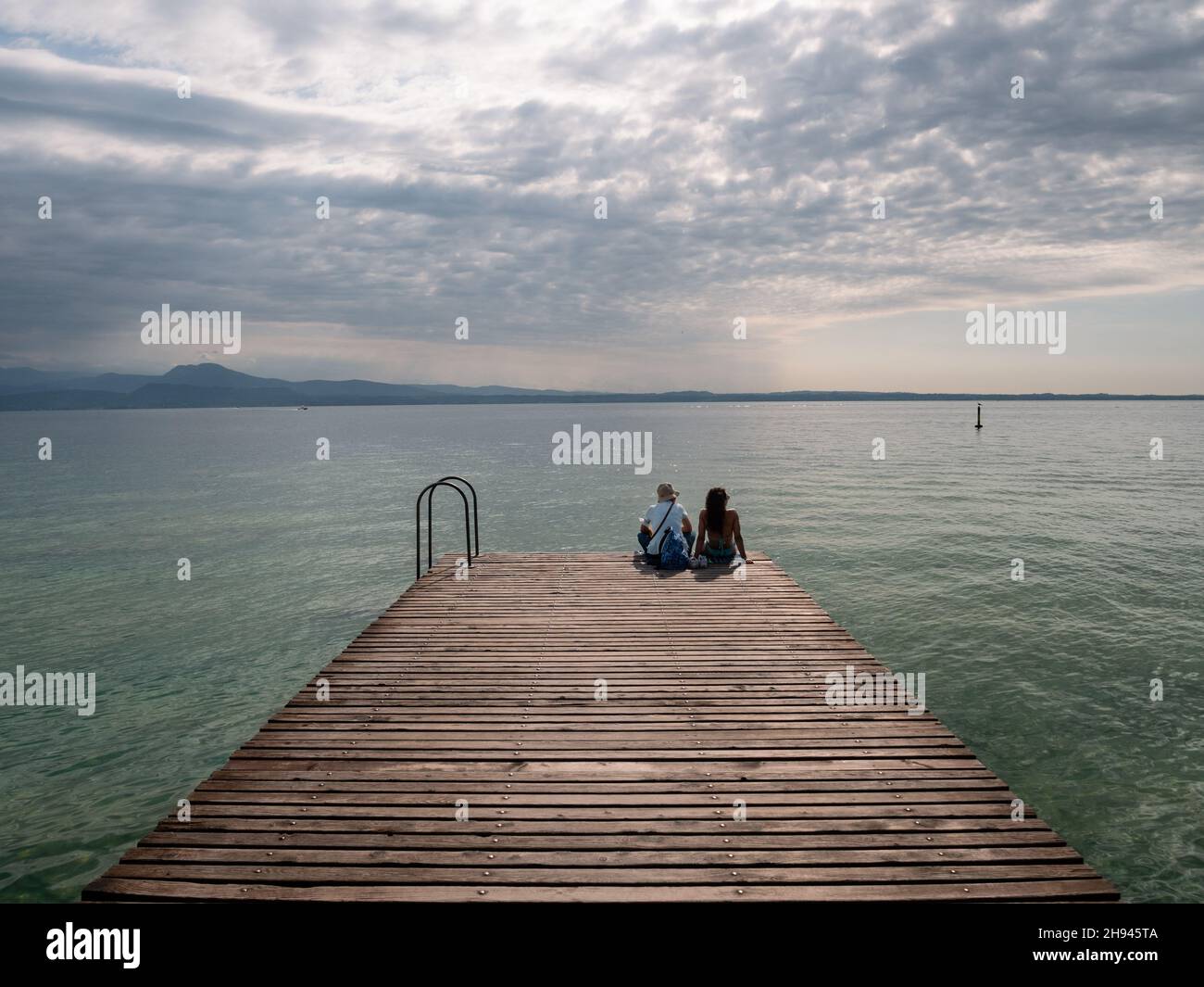 Il pontile di sirmione hi-res stock photography and images - Alamy