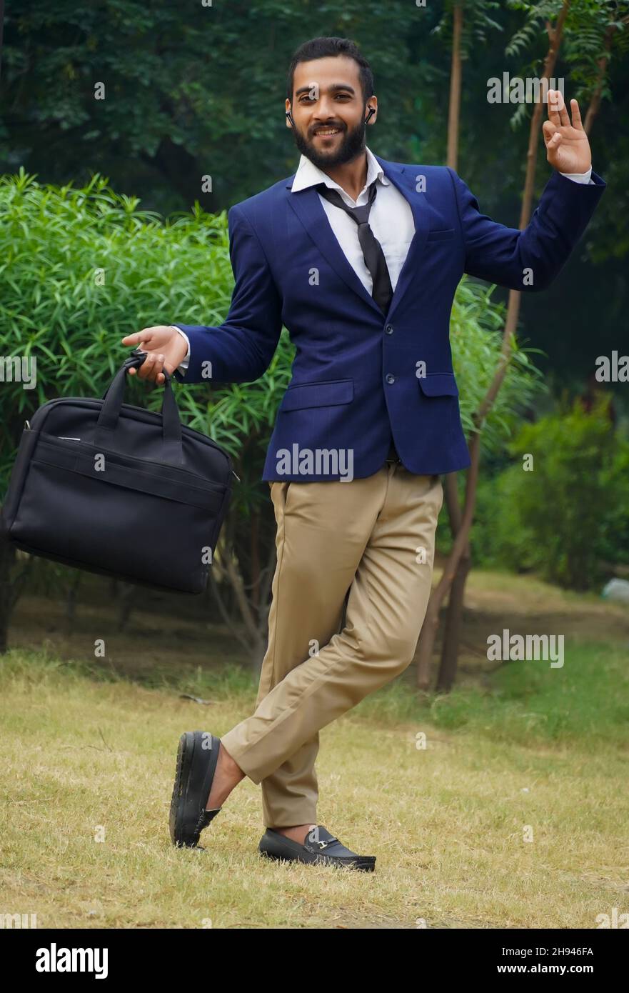 Indian business man hi-res stock photography and images - Alamy