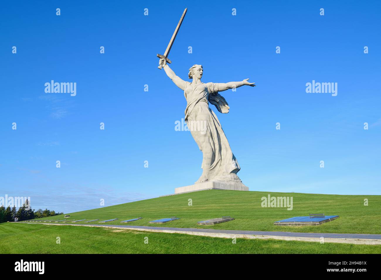 VOLGOGRAD, RUSSIA - SEPTEMBER 19, 2021: Sculpture 'The Motherland Calls!' on Mamaev Kurgan on a sunny day Stock Photo