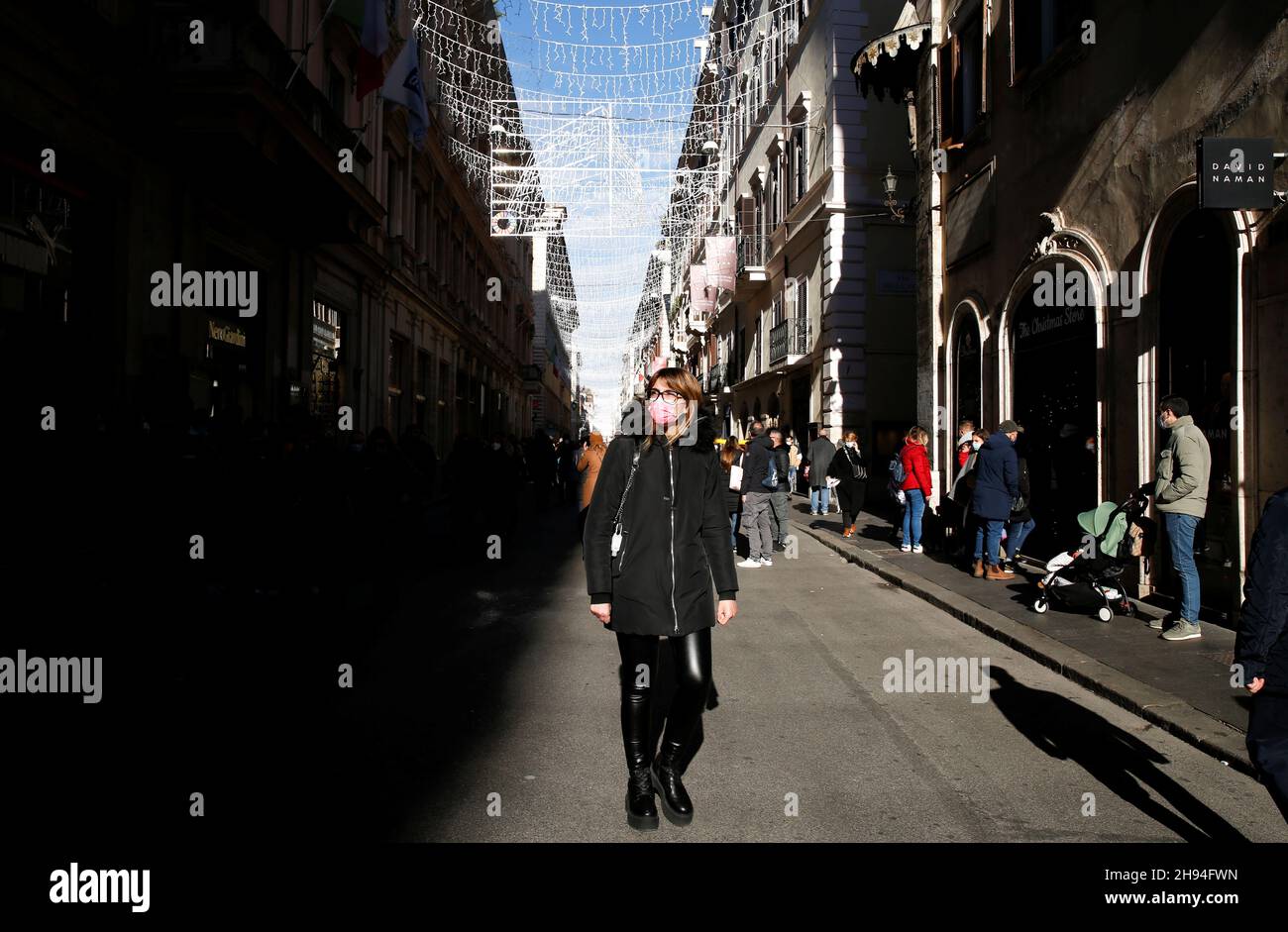 Rome christmas shopping hi-res stock photography and images - Page 7 - Alamy