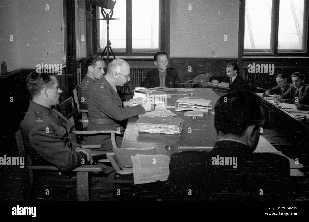 Warszawa, 1947-07-08. Pierwszy dzieñ procesu cz³onków Zrzeszenia Wolnoœæ i Niezawis³oœæ (WiN), oskar¿onych o dzia³alnoœæ szpiegowsk¹ w ramach komórki wywiadowczej o kryptonimie Liceum. Rozprawa toczy³a siê przed Wojskowym S¹dem Rejonowym. Nz. sêdziowie kompletu orzekaj¹cego. po/mgs PAP Warsaw, July 8, 1947. The first day of the trial of members of Freedom and Independence Association, accused of spying. The trial was held at the military district court. Pictured: the judges. po/mgs PAP Stock Photo