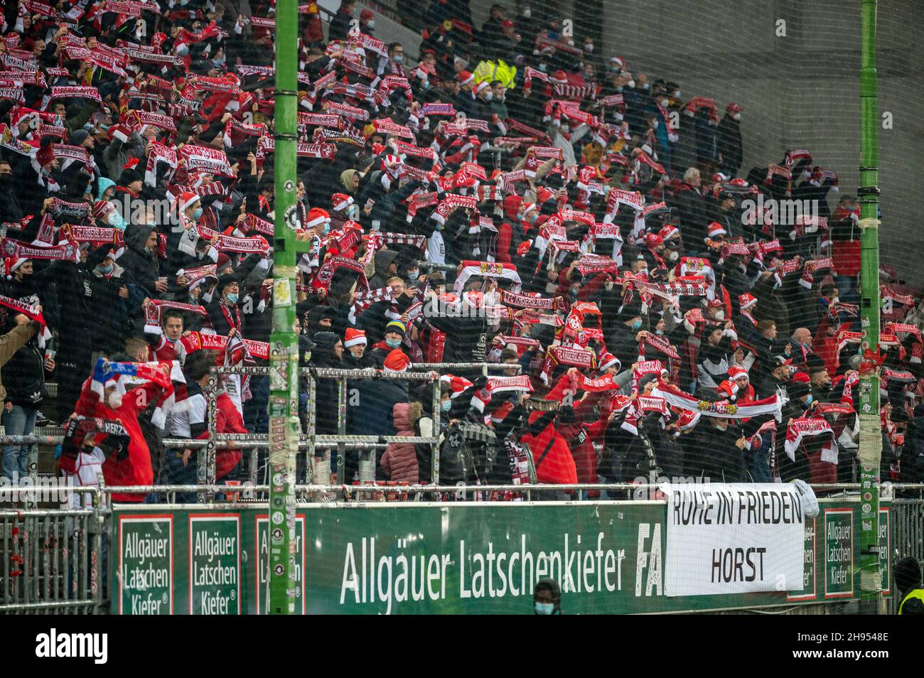 04 December 2021, Rhineland-Palatinate, Kaiserslautern: Soccer: 3rd ...