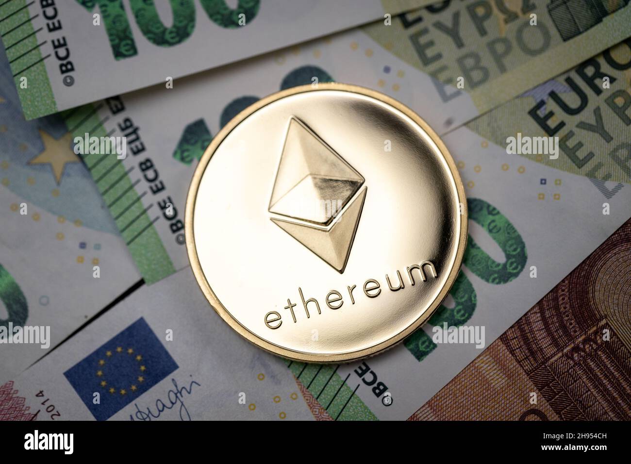 Ethereum physical coin laying on top of 100 Euro bills Stock Photo - Alamy