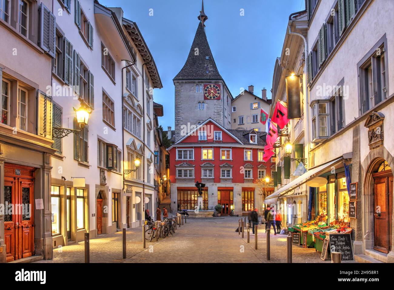 Night scene along the Seilergraben street in the Neumarkt district of the old town (Altstadt) of Zürich, Switzerland. Grimmenturm, dominating the scen Stock Photo